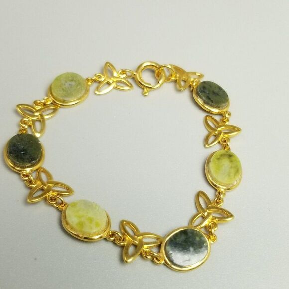 Vintage Green Stone and Celtic Knot Design Link Bracelet, Gold Tone Setting - Picture 6 of 6